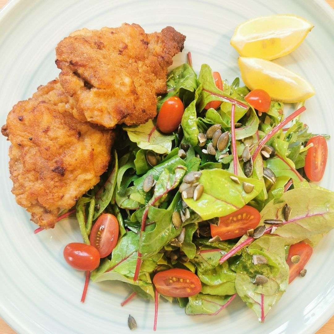 Steirisches Backhendl mit Salat